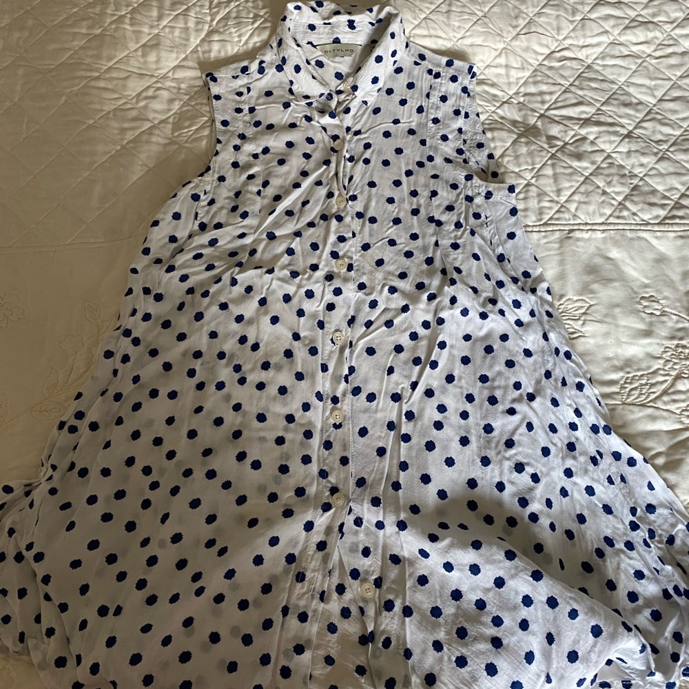 Sleeveless shirt
